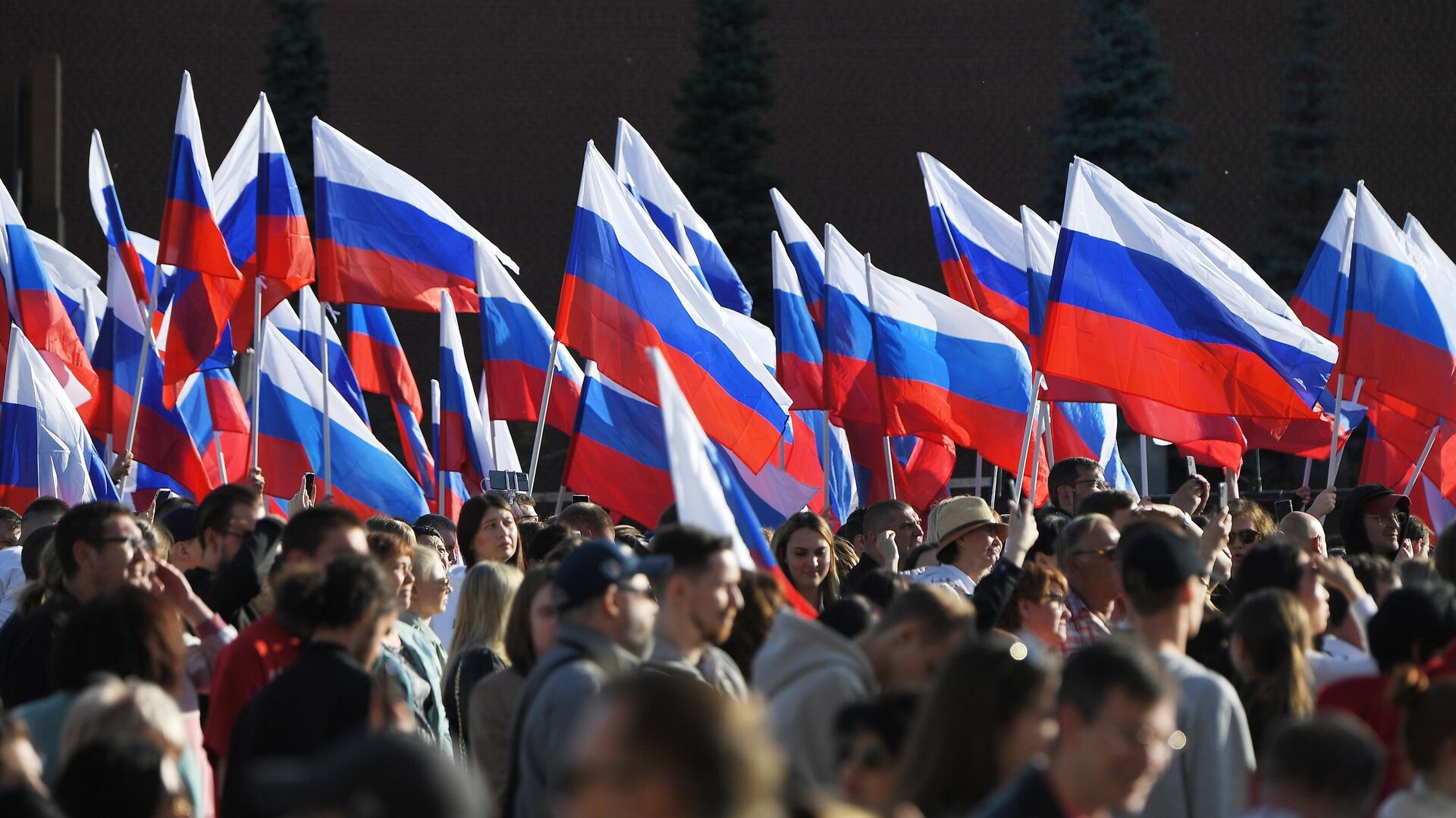 Медведев: Россия не подчинится чужим правилам