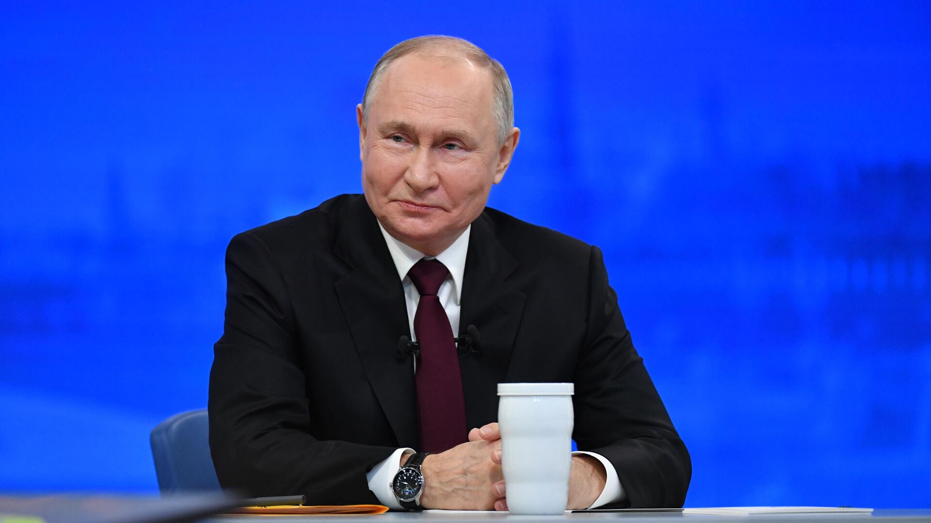 Путин поздравил  россиянам с Днем науки