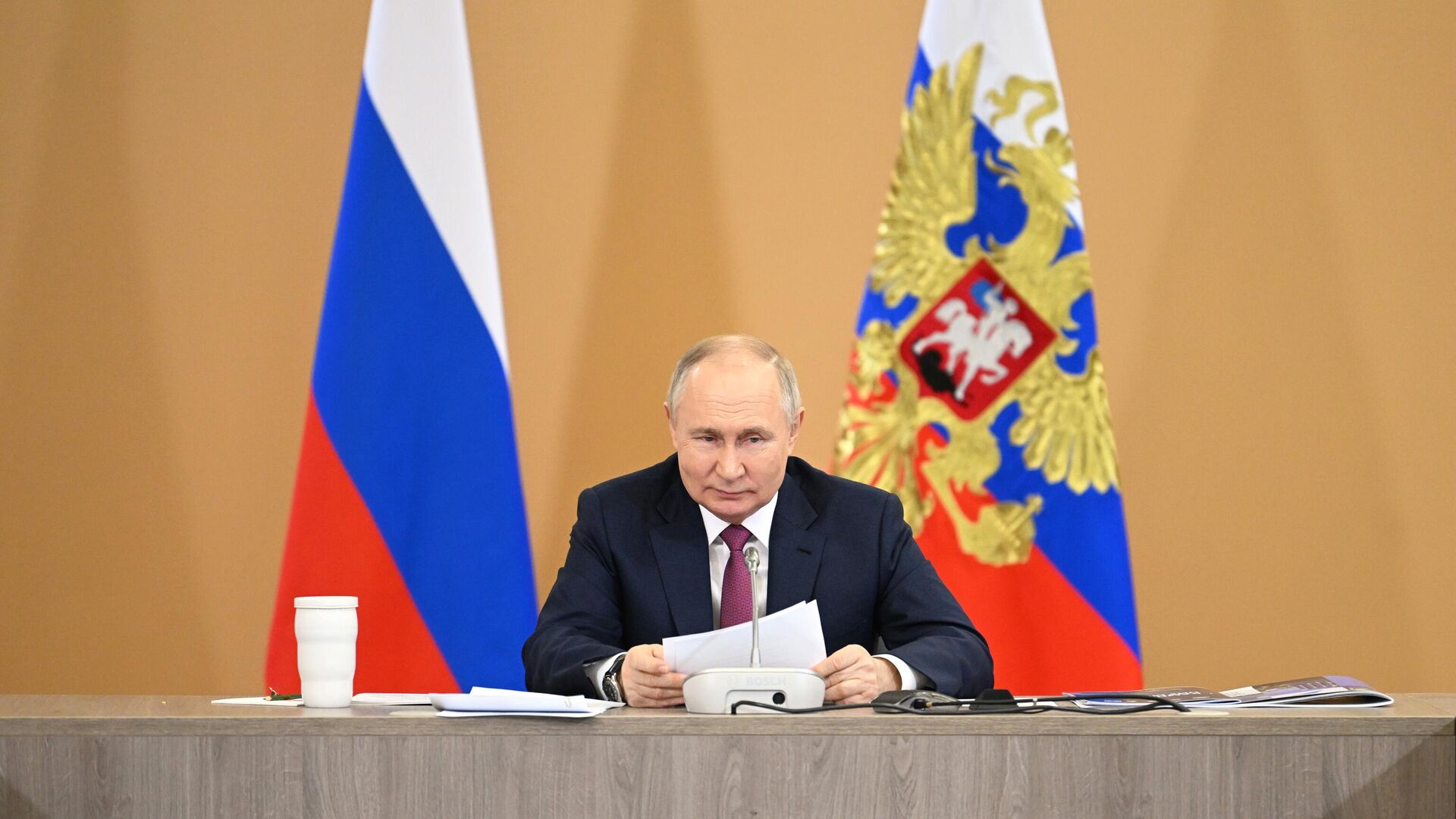 Путин заявил, что Россия сохранит открытость к научным контактам
