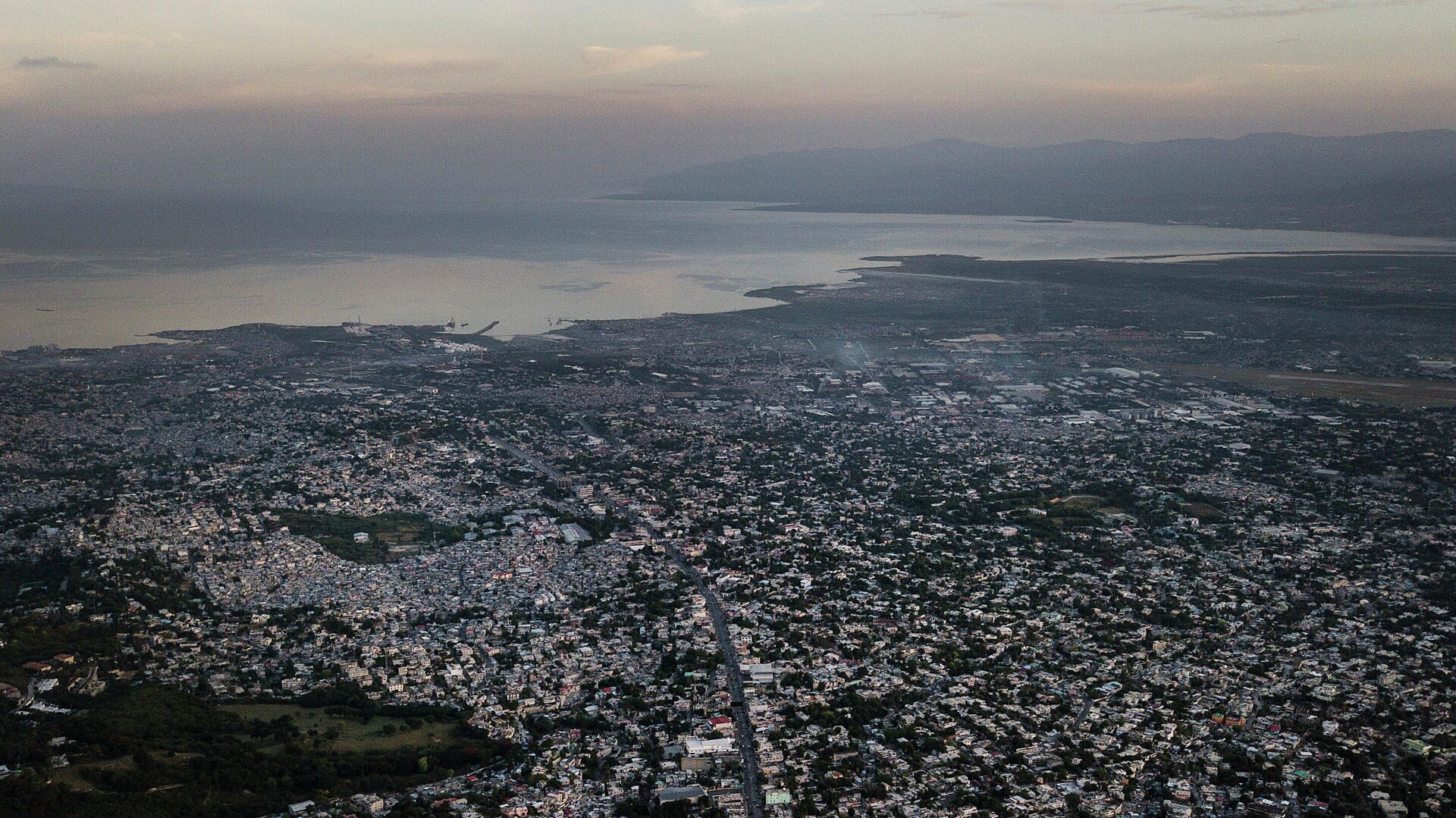 Пять человек погибли во время протестов на Гаити, сообщает пресса