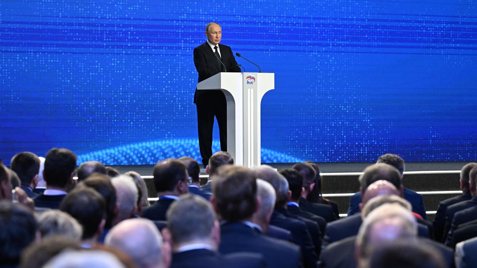 Путин ожидает активного участия ЕР в Году семьи